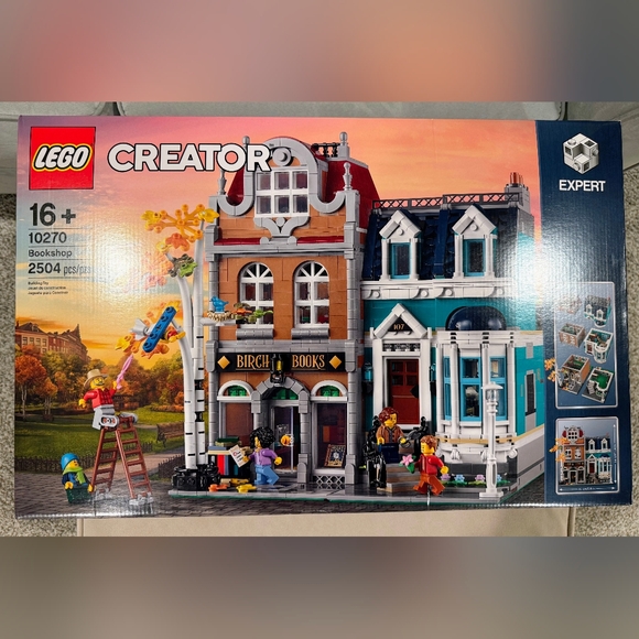 RETIRED LEGO Bookstore (10270) - Picture 6 of 6